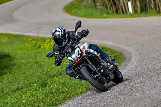 【新時代の走りを体感】Aprilia Tuono 457 試乗レビュー|俊敏さと扱いやすさの両立