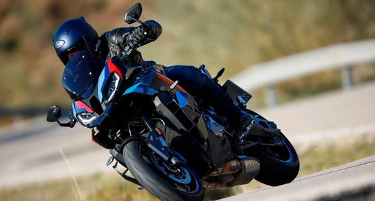 BMW M 1000 XR 2024年モデル徹底解剖:201馬力のスーパーツアラーがもたらす究極のライディング体験